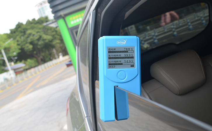 LS163A隔熱膜測試儀測試汽車側擋 LS163A隔熱膜測試儀測試汽車側擋